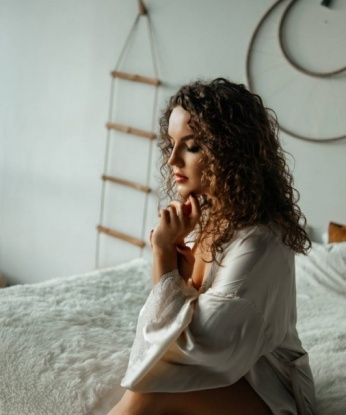 🌟 Я умею доставлять настоящее наслаждение и подарить тебе незабываемые моменты релакса. Имею множество возможностей для удовлетворения даже самых изысканных вкусов. 💋 Я мастерски владею искусством массажа, фантазийного секса и ролевых игр. Незабываемые эмоции и абсолютная безопасность обеспечены. Мечты сбываются при встрече со мной. 💫
Преимущества:
✨Превосходные навыки в постели;
✨Привлекательная внешность и ухоженность;
✨Уютная квартира для встречи в Москве;
✨Приятная атмосфера и конфиденциальность;
✨Отличные отзывы удовлетворенных клиентов.
Наши встречи останутся нашей маленькой тайной. 🌙 Со мной ты сможешь испытать настоящий праздник страсти и сексуального наслаждения. Чтобы узнать больше обо мне и увидеть мои фото, свяжись со мной и организуем встречу в Москве. Я живу и работаю тут, в самом сердце Москвы. 🌆 Не откладывай свое удовольствие на завтра, звони мне уже сегодня! 😉💕 1650, 26 лет