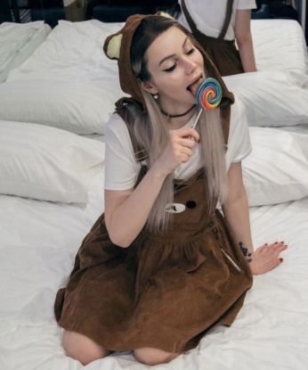 Позволь мне провести тебя по пути удовольствия и развлечений, чтобы ты почувствовал всю мою чувственность и страсть. У меня шикарное тело, умелые руки и язычок, которые помогут тебе расслабиться и забыть обо всем.
В моих апартаментах в центре Москвы ты окунешься в атмосферу роскоши и уюта, где каждый момент станет наслаждением. Мои плотные губки и ловкие пальчики знают, как доставить тебе незабываемое удовольствие.
Я предлагаю широкий спектр услуг, от расслабляющего массажа до страстного секса. Мы можем воплотить все твои самые смелые фантазии и сделать твои мечты реальностью.
Мои гости остаются довольными и возвращаются ко мне снова и снова. Тебе это тоже понравится, поверь мне. Все мои фотографии реальны, и я выгляжу еще лучше вживую.
Не упусти возможность окунуться в мир наслаждения и страсти со мной в Москве. Жду тебя, мой дорогой! 😘 11368, 22 года