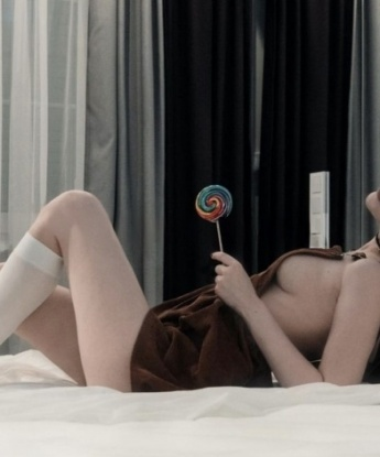 Позволь мне провести тебя по пути удовольствия и развлечений, чтобы ты почувствовал всю мою чувственность и страсть. У меня шикарное тело, умелые руки и язычок, которые помогут тебе расслабиться и забыть обо всем.
В моих апартаментах в центре Москвы ты окунешься в атмосферу роскоши и уюта, где каждый момент станет наслаждением. Мои плотные губки и ловкие пальчики знают, как доставить тебе незабываемое удовольствие.
Я предлагаю широкий спектр услуг, от расслабляющего массажа до страстного секса. Мы можем воплотить все твои самые смелые фантазии и сделать твои мечты реальностью.
Мои гости остаются довольными и возвращаются ко мне снова и снова. Тебе это тоже понравится, поверь мне. Все мои фотографии реальны, и я выгляжу еще лучше вживую.
Не упусти возможность окунуться в мир наслаждения и страсти со мной в Москве. Жду тебя, мой дорогой! 😘 11368, 22 года