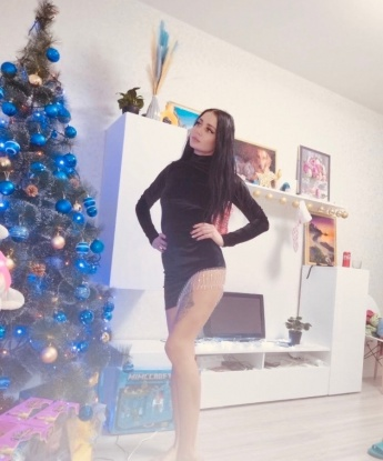 Сладкая и развратная красотка подарит вам море удовольствия и страсти. Готова исполнить ваши желания и фантазии. Со мной вы почувствуете себя желанным и живым. Все детали по телефону. 13360, 24 года