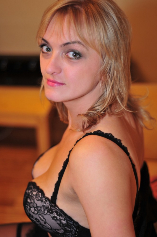 Сексуальная блондинка приглашает в гости порядочного мужчину. Обещаю незабываемый опыт и полное расслабление. Все индивидуально и конфиденциально. Звони уже сейчас! 24841, 33 года